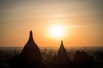 Lever de soleil sur Bagan.