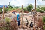 Travaux sur la route (en terre).
